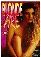 Blonde Fire (1978) Cenas de Nudez