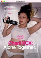 Charli XCX: Alone Together 2021 filme cenas de nudez