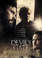 Devil's Gate (2017) Cenas de Nudez