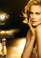 Dior J'Adore Perfume Commercial (2018) Cenas de Nudez