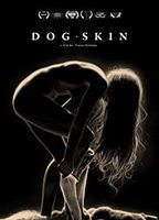 Dog Skin (2019) Cenas de Nudez