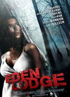 Eden Lodge (2015) Cenas de Nudez