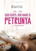 God Exists, Her Name Is Petrunya (2019) Cenas de Nudez