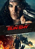 Gun Shy (II) 2017 filme cenas de nudez