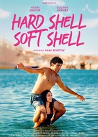 Hard Shell Soft Shell (2021) Cenas de Nudez