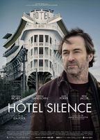 Hôtel Silence 2024 filme cenas de nudez