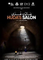 Huda's Salon (2021) Cenas de Nudez