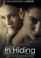 In Hiding (2013) Cenas de Nudez
