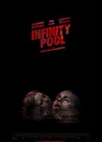 Infinity Pool 2023 filme cenas de nudez