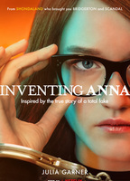 Inventing Anna (2022-presente) Cenas de Nudez