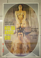 Kizi da anasi gibi (1980) Cenas de Nudez