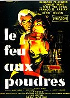 Le feu aux poudres (1957) Cenas de Nudez