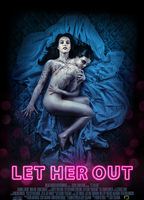 Let Her Out (2016) Cenas de Nudez