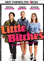 Little Bitches (2018) Cenas de Nudez
