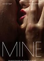 Mine (2013) Cenas de Nudez