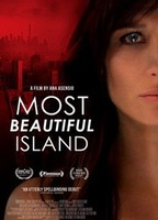 Most Beautiful Island (2017) Cenas de Nudez