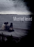 Mustad lesed (2015) Cenas de Nudez