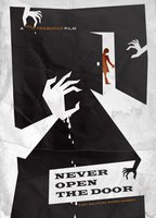 Never Open the Door (2014) Cenas de Nudez