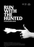 Run with the Hunted (2019) Cenas de Nudez