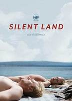 Silent Land (2021) Cenas de Nudez