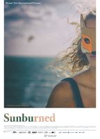 Sunburned (2019) Cenas de Nudez