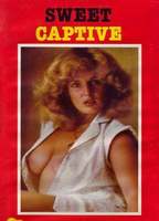 Sweet Captive (1979) Cenas de Nudez