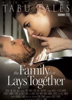 The Family That Lays Together (2013) Cenas de Nudez