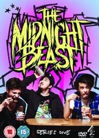 The Midnight Beast (2012-2014) Cenas de Nudez