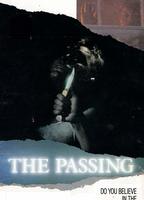 The Passing (1983) Cenas de Nudez