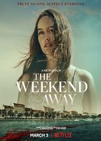 The Weekend Away (2022) Cenas de Nudez