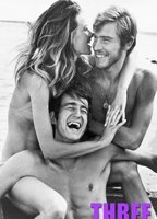 Three (I) 1969 filme cenas de nudez