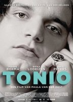 Tonio (2016) Cenas de Nudez