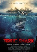 Toxic Shark 2017 filme cenas de nudez