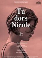 Tu Dors Nicole (2014) Cenas de Nudez