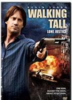 Walking Tall: Lone Justice Cenas de Nudez