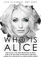 Who Is Alice (2017) Cenas de Nudez
