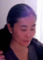 Yoko Ono nua