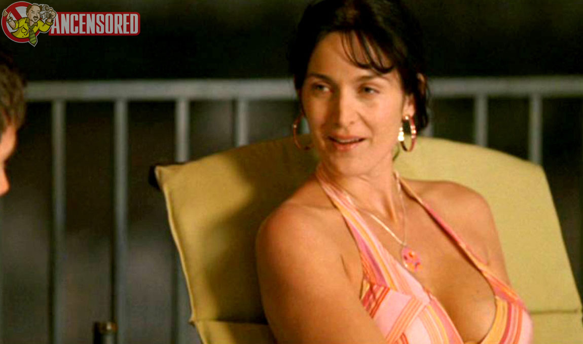 Carrie-Anne Moss nude pics.