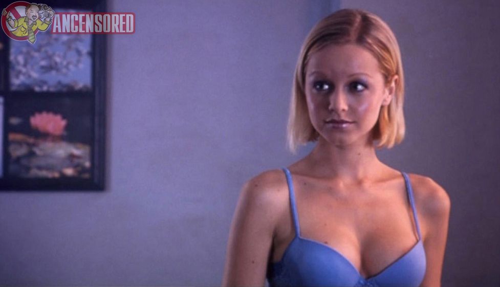 Lindy Booth nude pics.