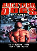 Backyard Dogs (2000) Cenas de Nudez