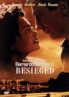 Besieged (1998) Cenas de Nudez