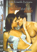 Close Enough to Touch (2002) Cenas de Nudez