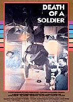 Death of a Soldier (1986) Cenas de Nudez
