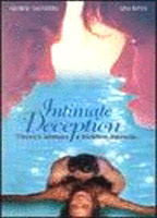 Intimate Deception cenas de nudez