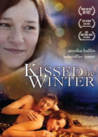 Kissed by Winter cenas de nudez