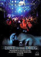Love Is the Drug cenas de nudez
