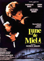 Lune de miel (1985) Cenas de Nudez