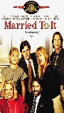 Married to It (1991) Cenas de Nudez