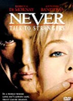 Never Talk to Strangers (1995) Cenas de Nudez