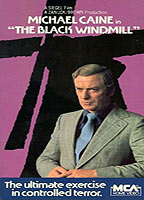The Black Windmill (1974) Cenas de Nudez